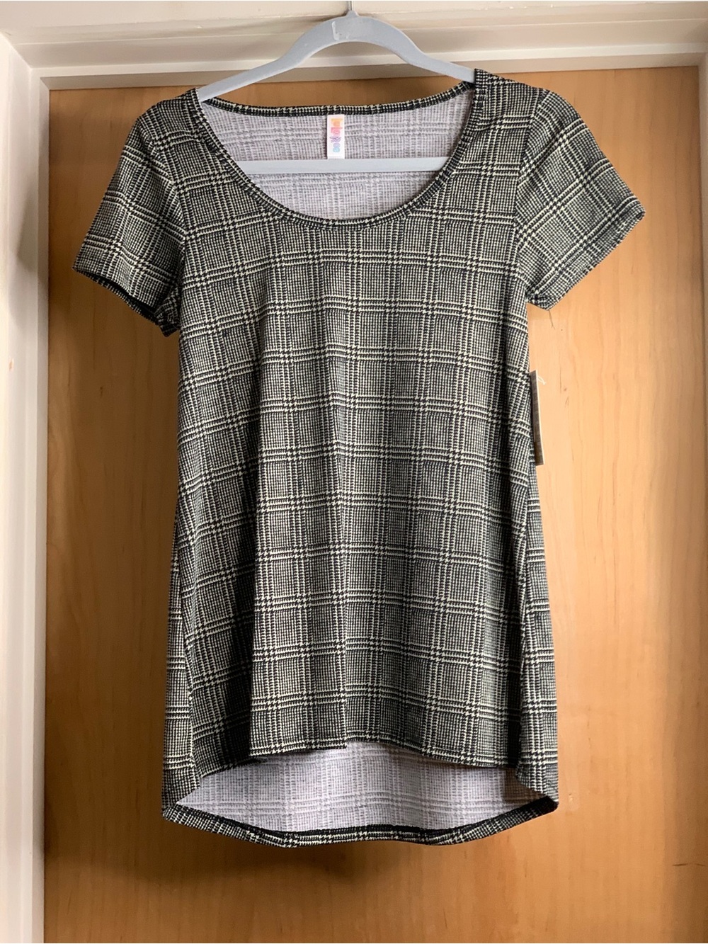 Lula Roe Black Plaid Short-Sleeve Scoop Neck Classic T- Size-XXS Dark Acadamia